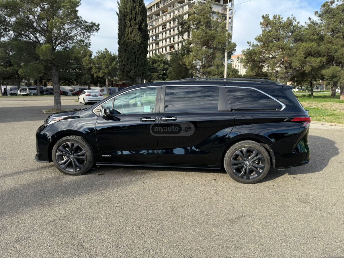 Toyota Sienna - фото 3