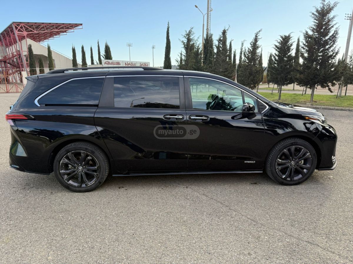 Toyota Sienna - фото 4
