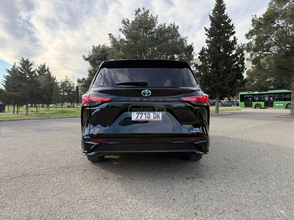 Toyota Sienna - фото 5