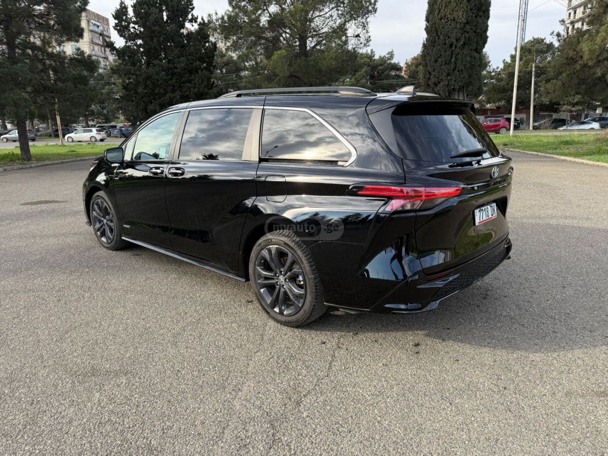 Toyota Sienna - фото 6
