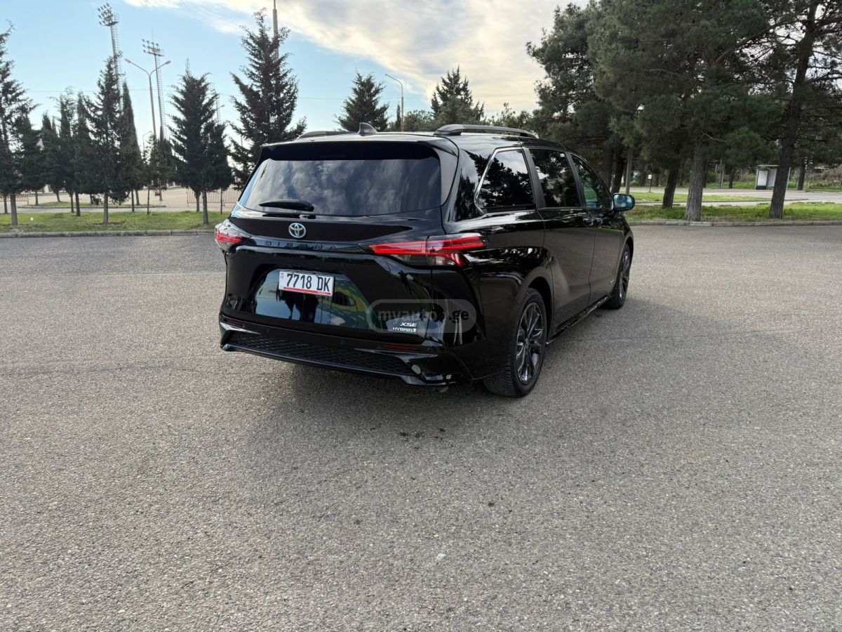Toyota Sienna - фото 7
