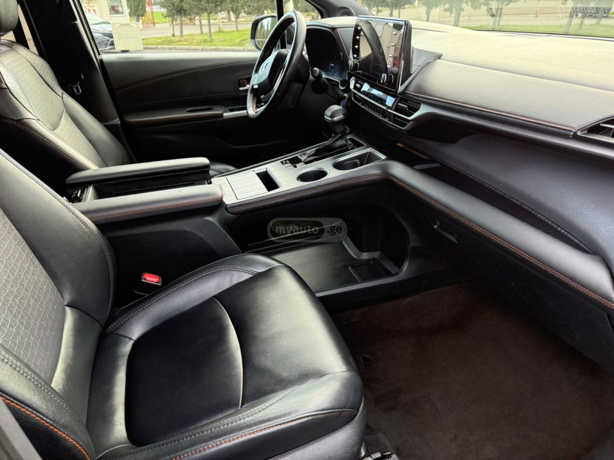 Toyota Sienna - фото 8