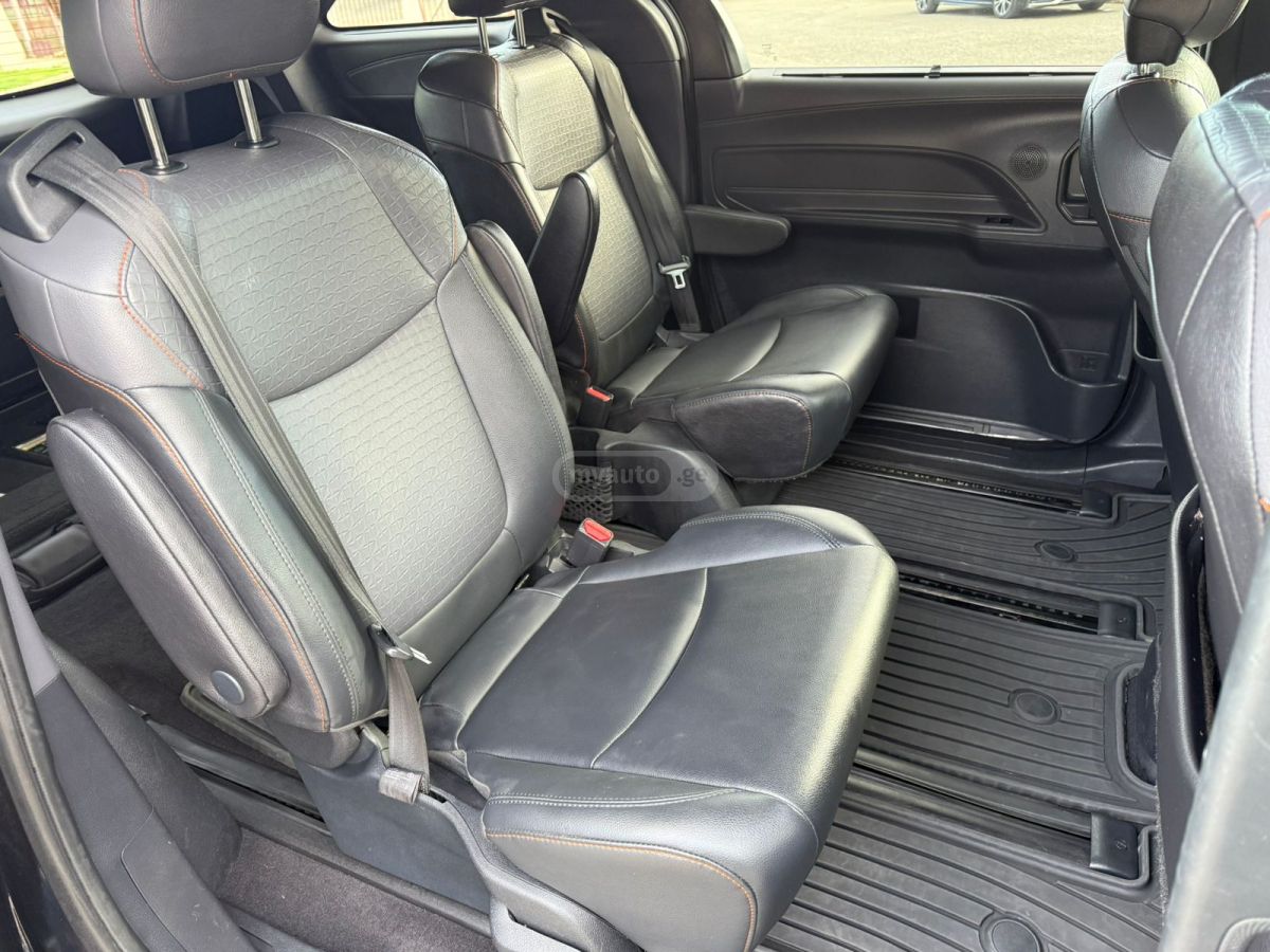 Toyota Sienna - фото 9