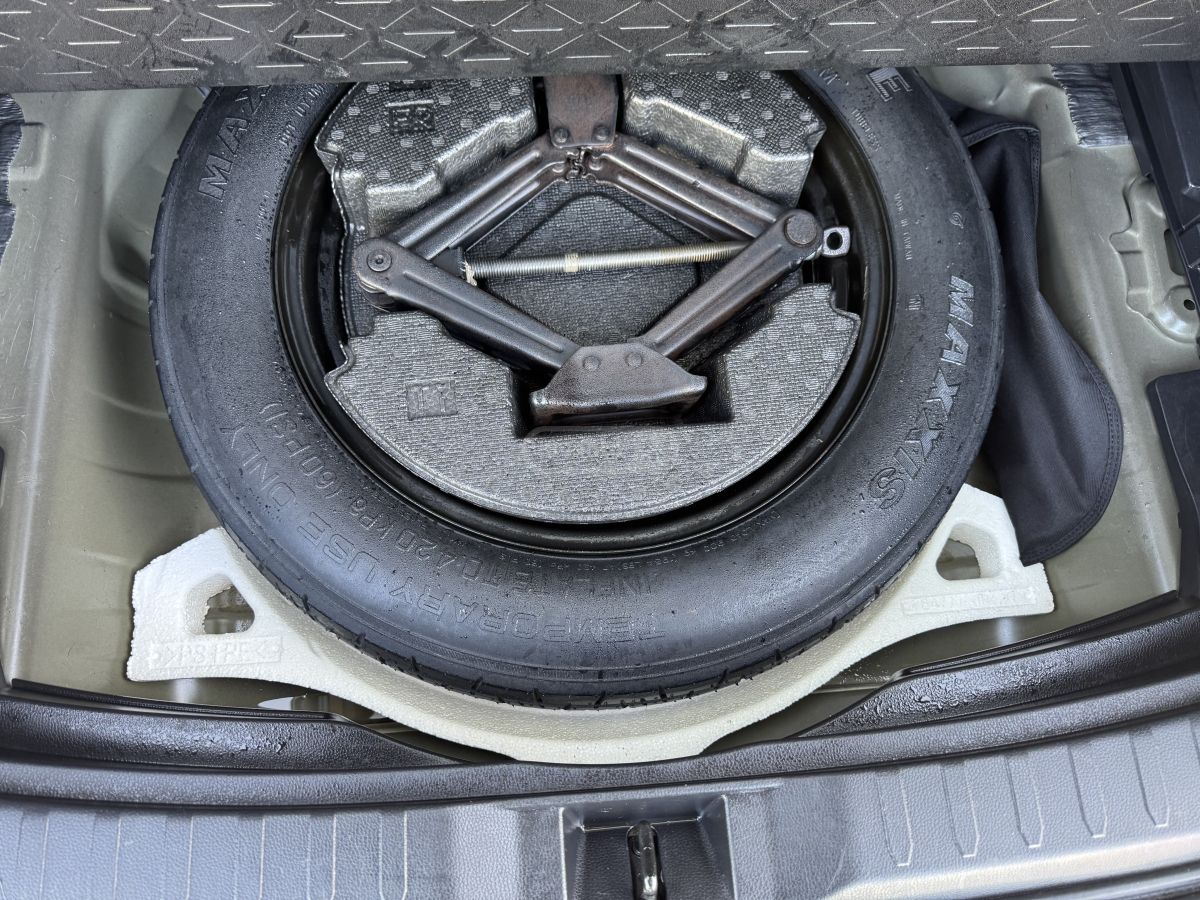 Toyota XLE 4dr All-Wheel Drive Automa — миниатюра 9