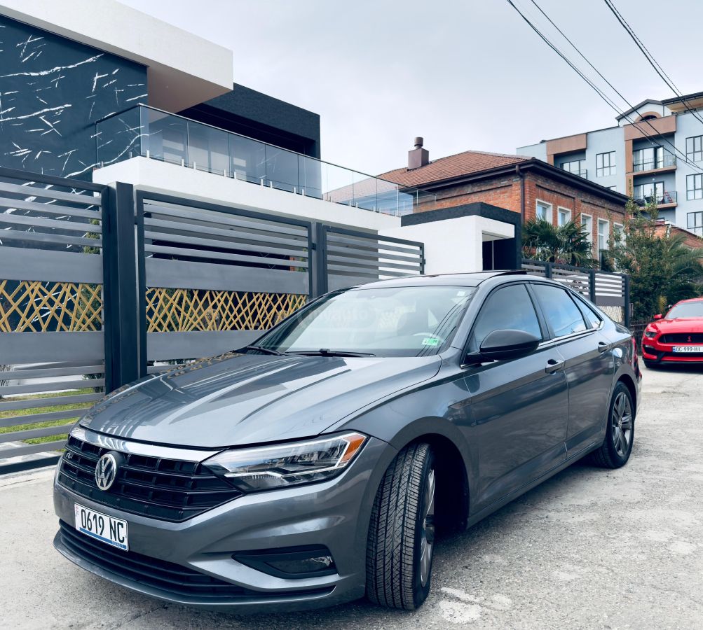 Volkswagen Jetta - фото 1