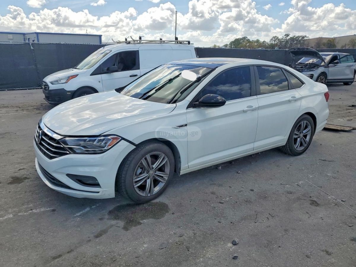 Volkswagen Jetta - фото 1