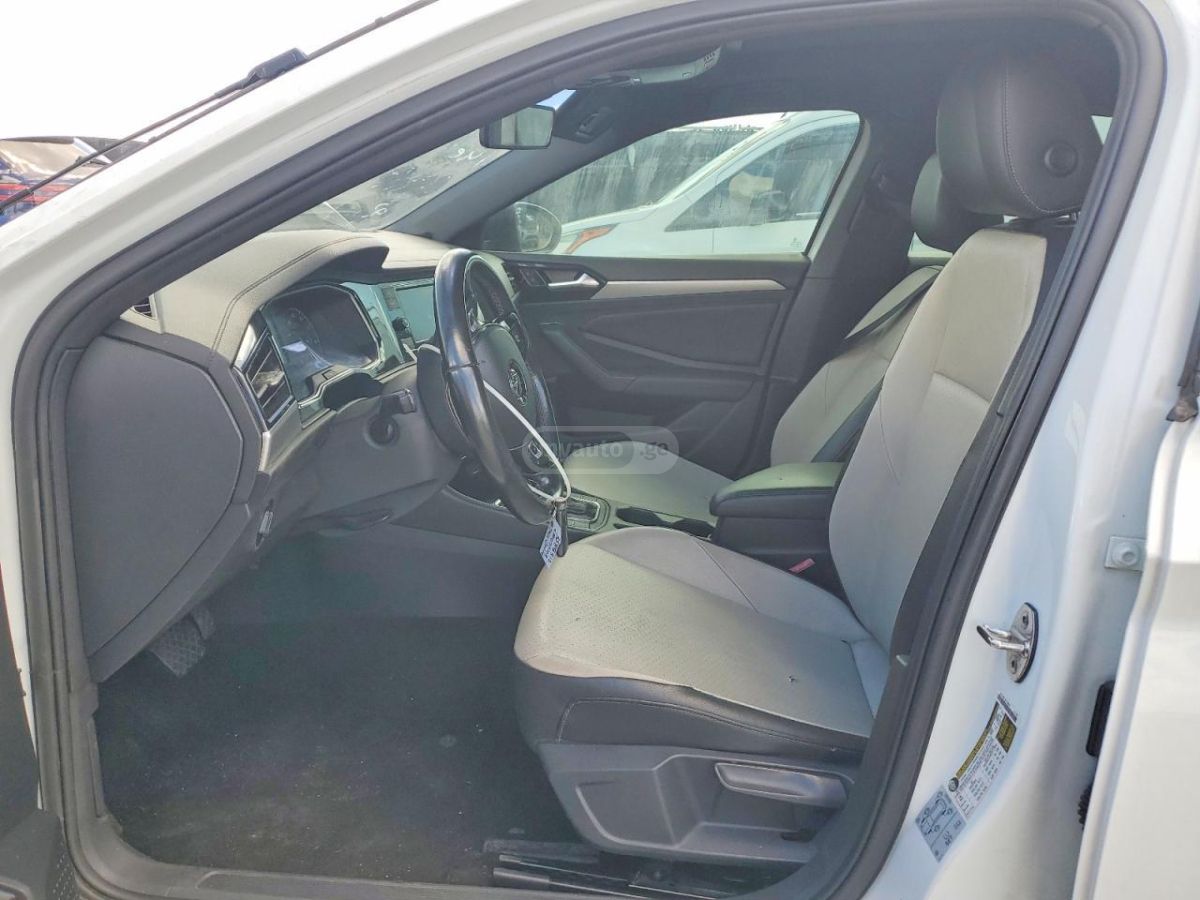 Volkswagen Jetta - фото 7