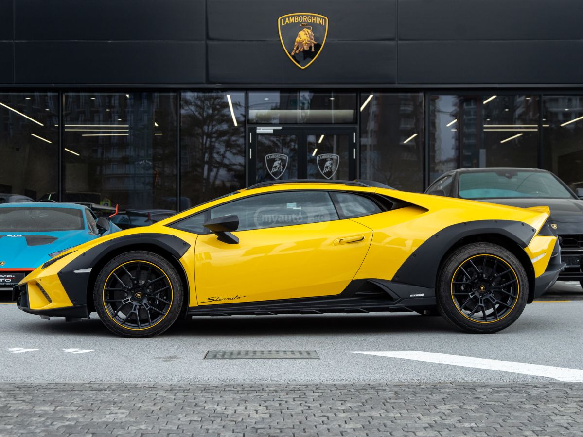 Lamborghini Huracan Sterrato 2023 — миниатюра 1