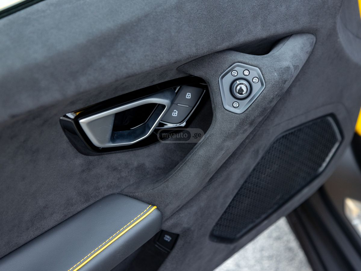 Lamborghini Huracan Sterrato 2023 — миниатюра 12