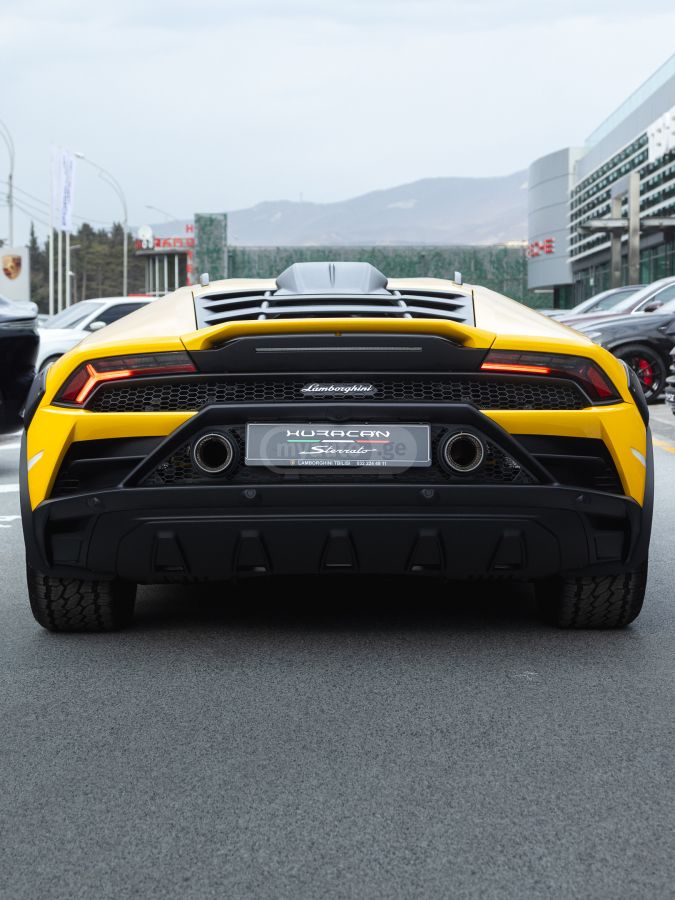 Lamborghini Huracan Sterrato 2023 — миниатюра 7