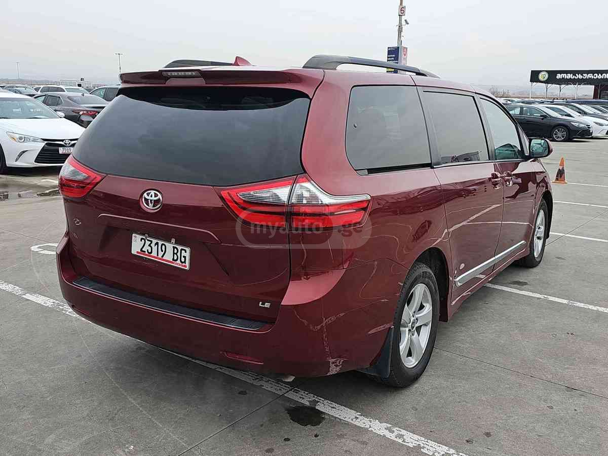 Toyota Toyota Sienna — миниатюра 4