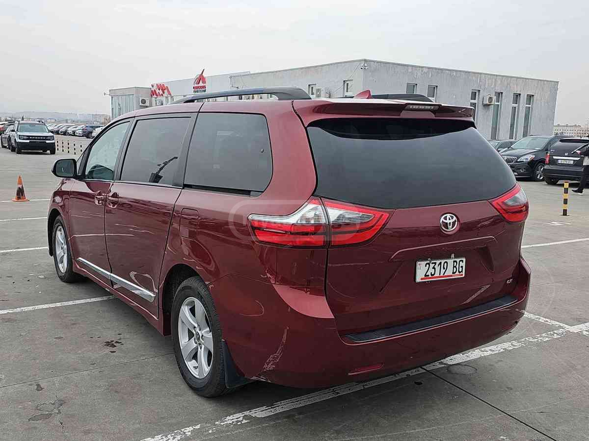 Toyota Toyota Sienna — миниатюра 6