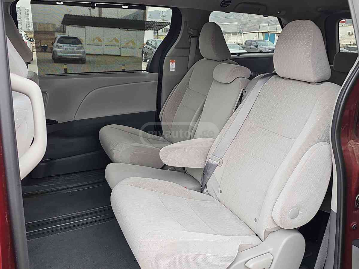 Toyota Toyota Sienna — миниатюра 7