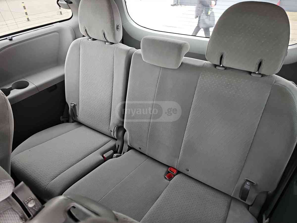 Toyota Toyota Sienna — миниатюра 8