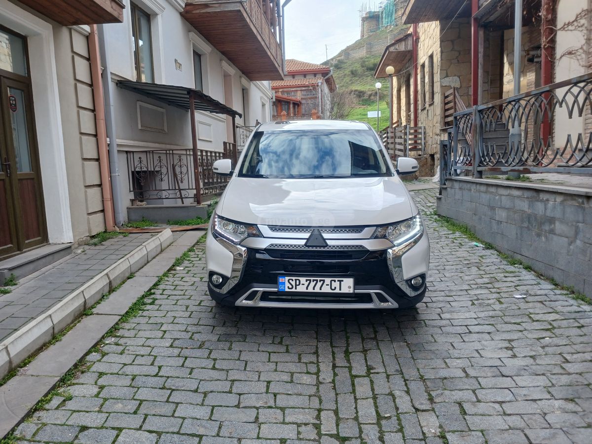 Mitsubishi Outlander - фото 2