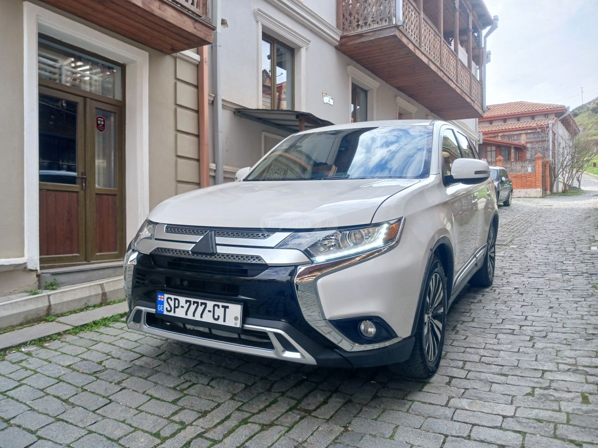 Mitsubishi Outlander - фото 3