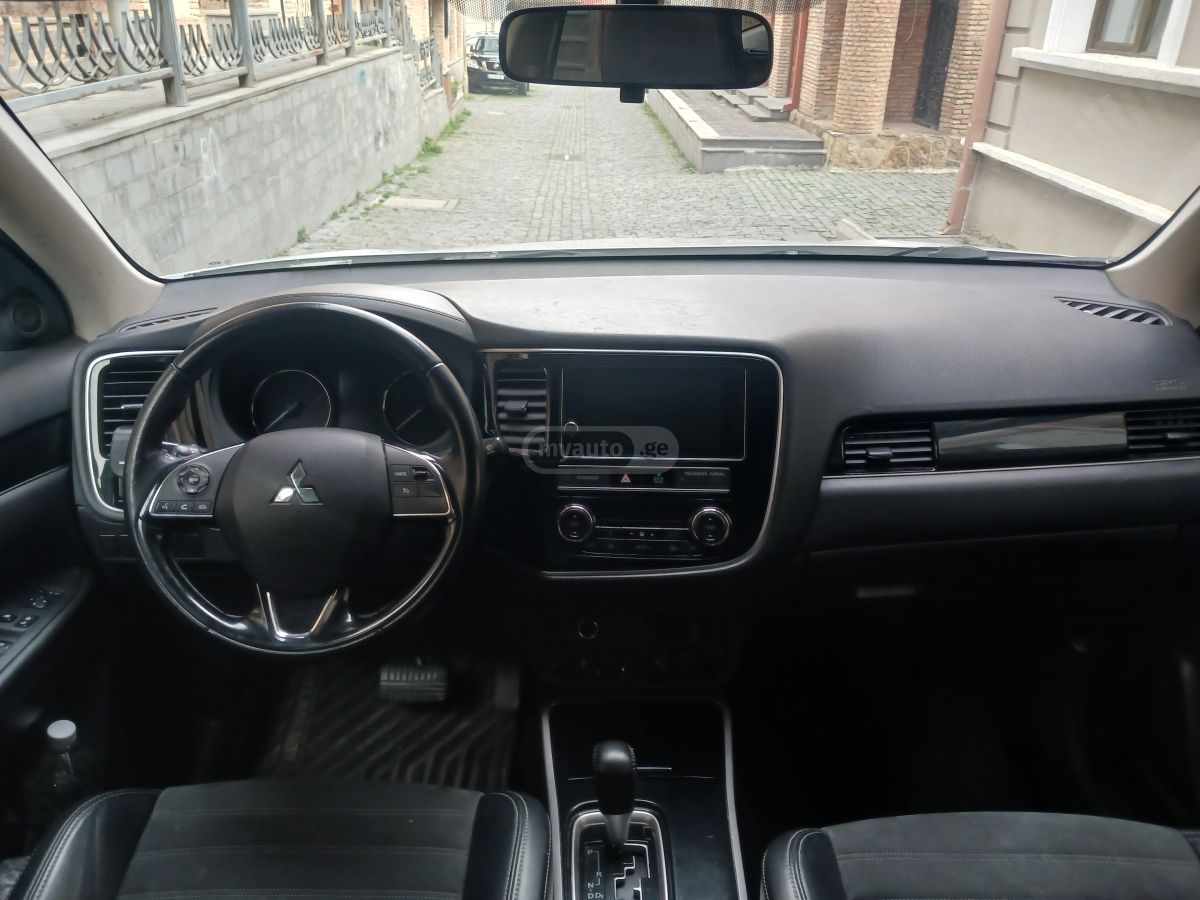 Mitsubishi Outlander - фото 6