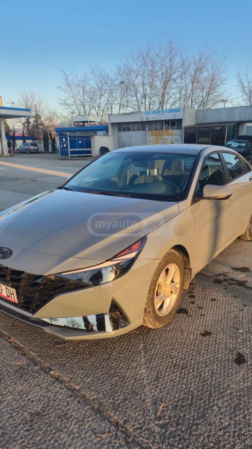 Hyundai Elantra - фото 1