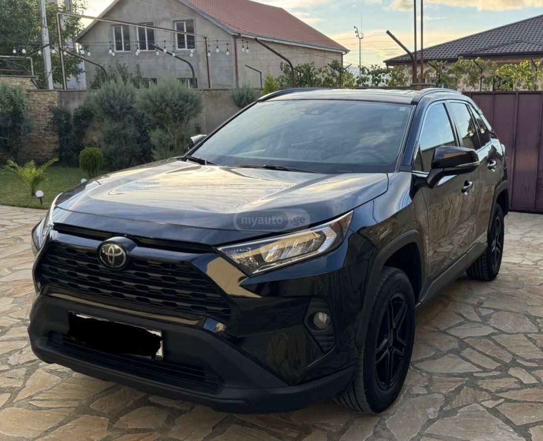 Toyota RAV 4 - фото 1