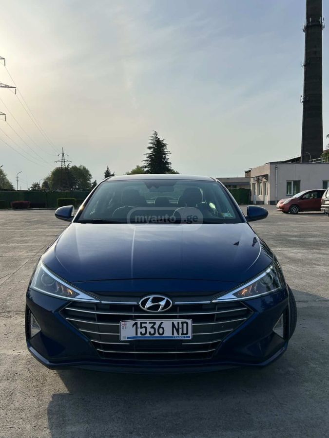Hyundai Elantra - фото 1