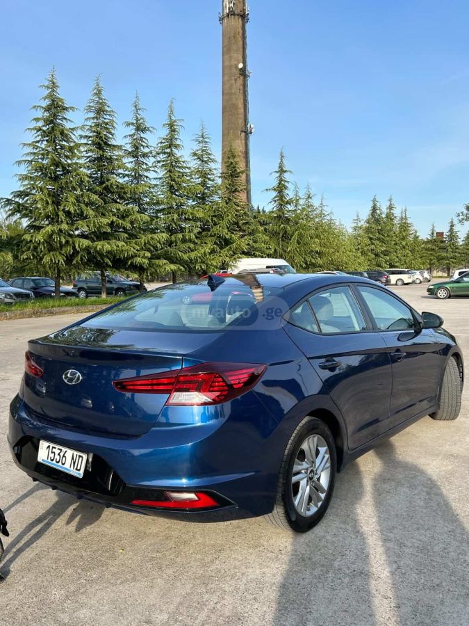 Hyundai Elantra - фото 3