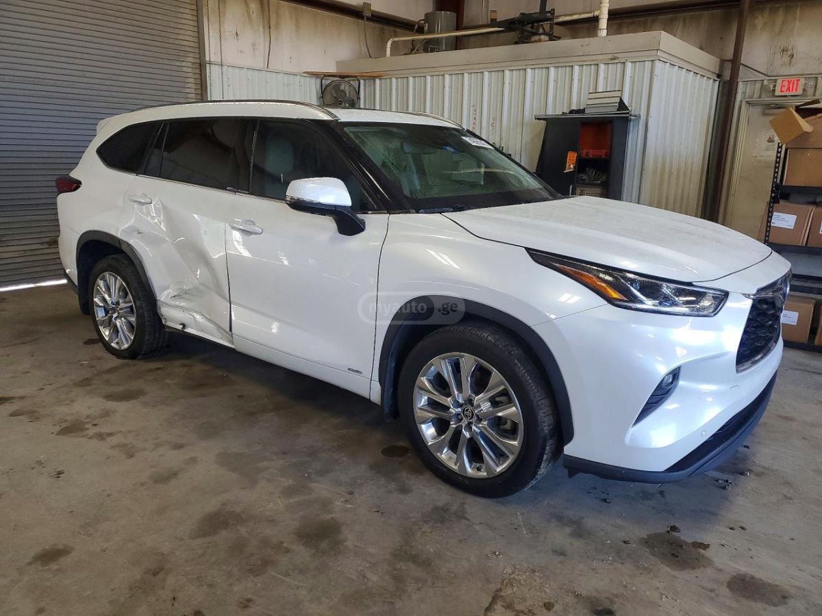 Toyota Highlander - фото 1