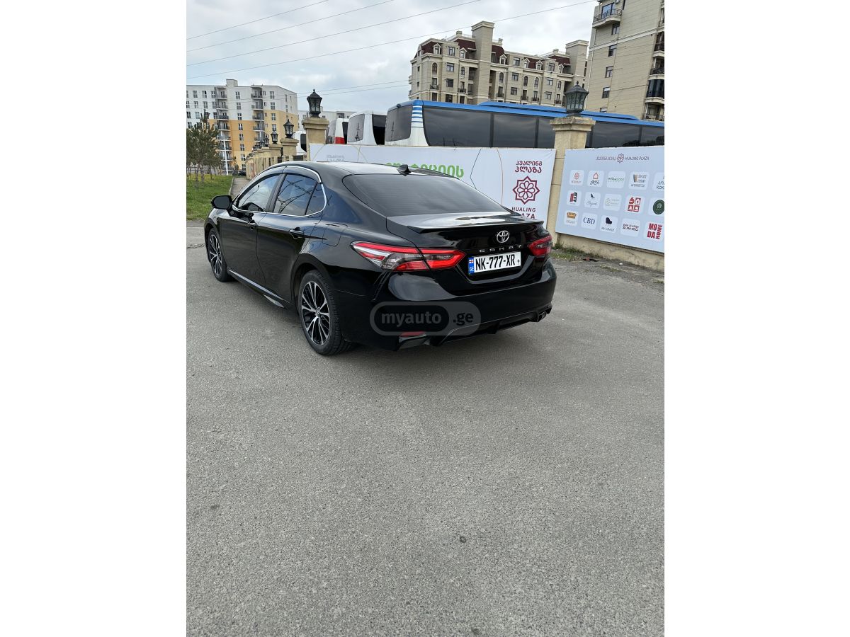 Toyota Camry - фото 4