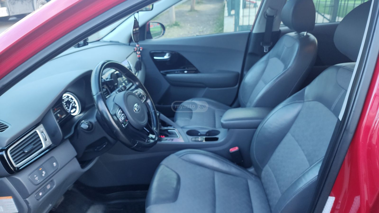 Kia Niro - фото 11
