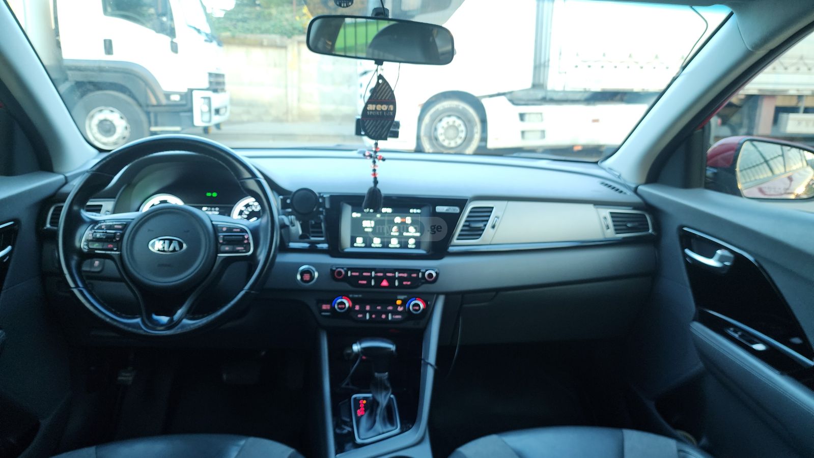 Kia Niro - фото 12