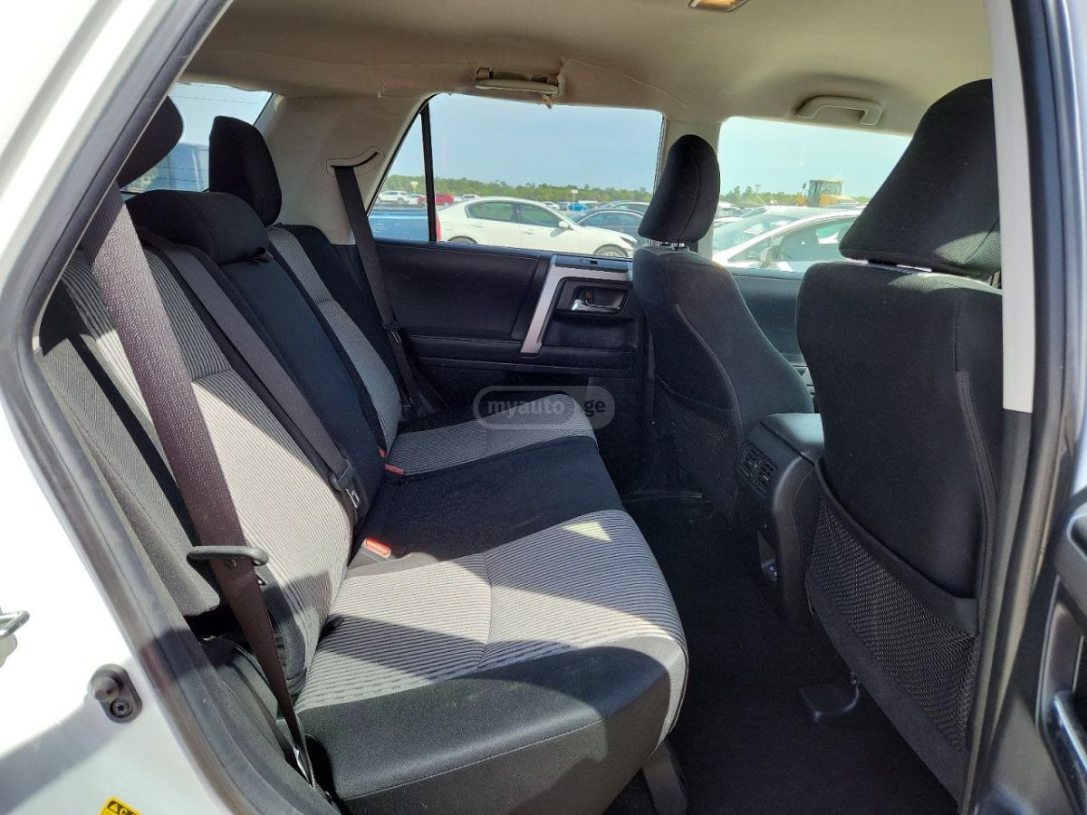 Toyota 4 Runner - фото 11
