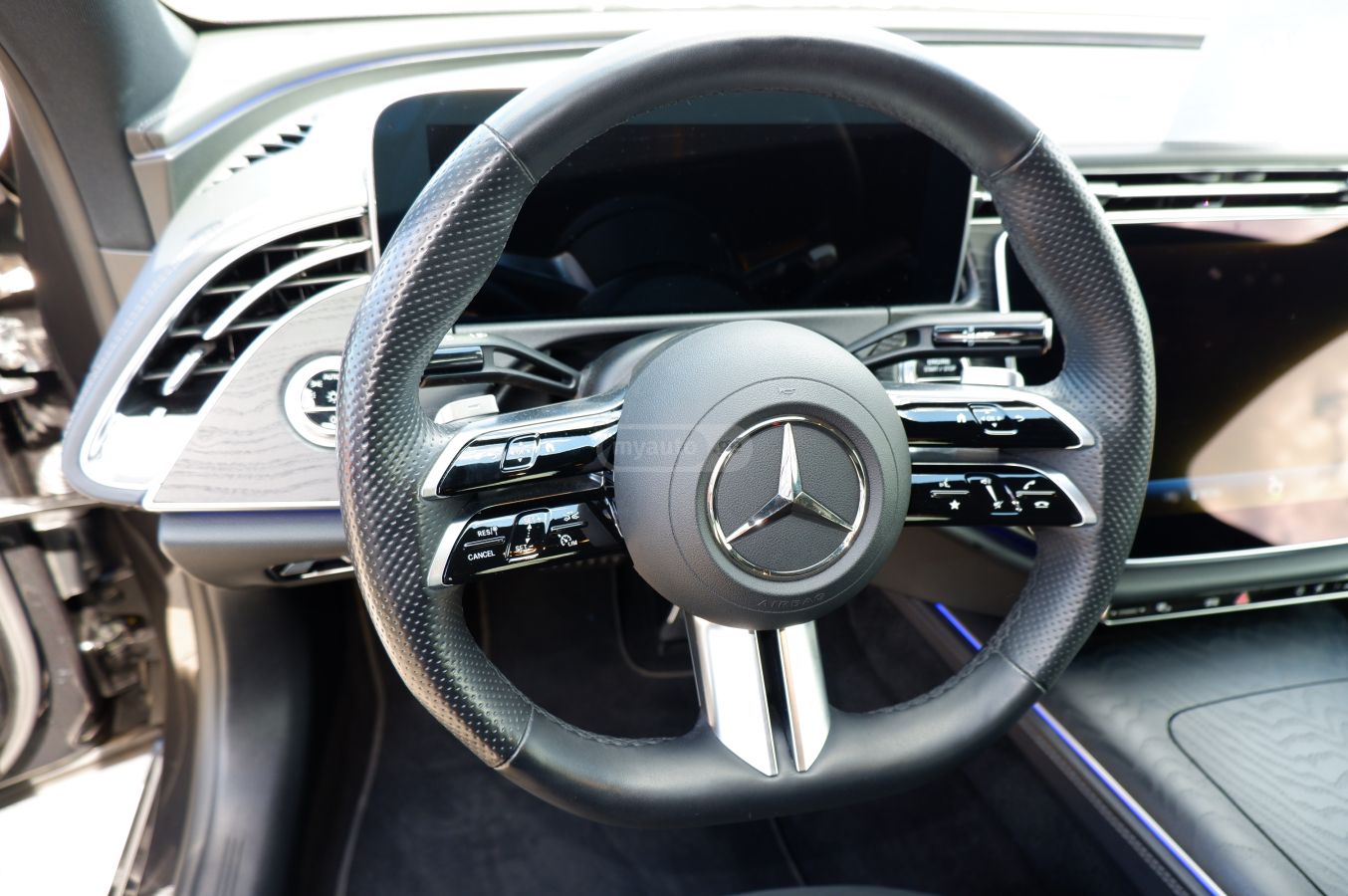 Mercedes-Benz E 200 - фото 11