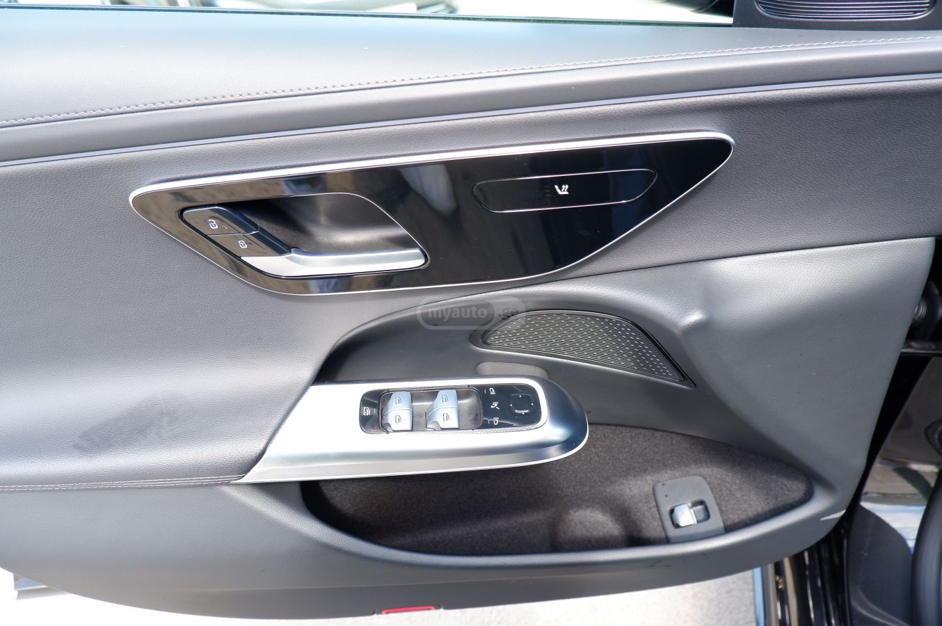 Mercedes-Benz E 200 - фото 14