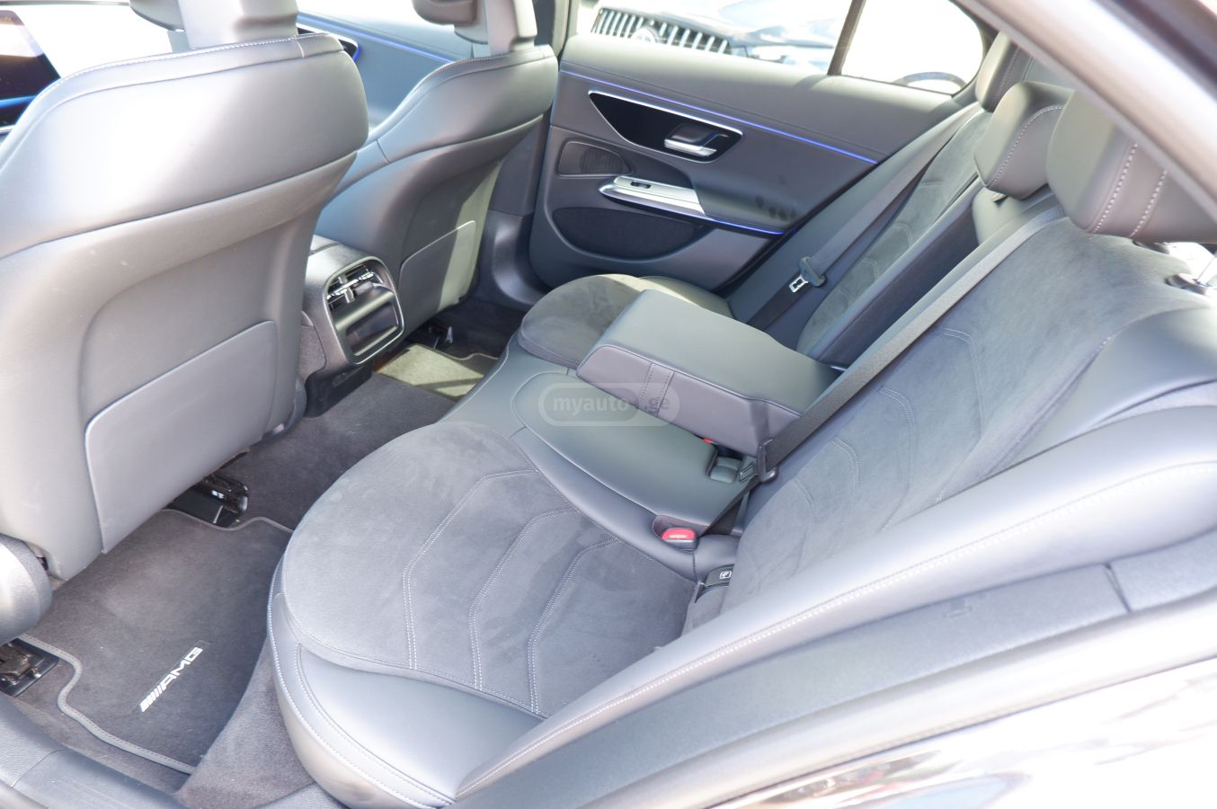 Mercedes-Benz E 200 - фото 7