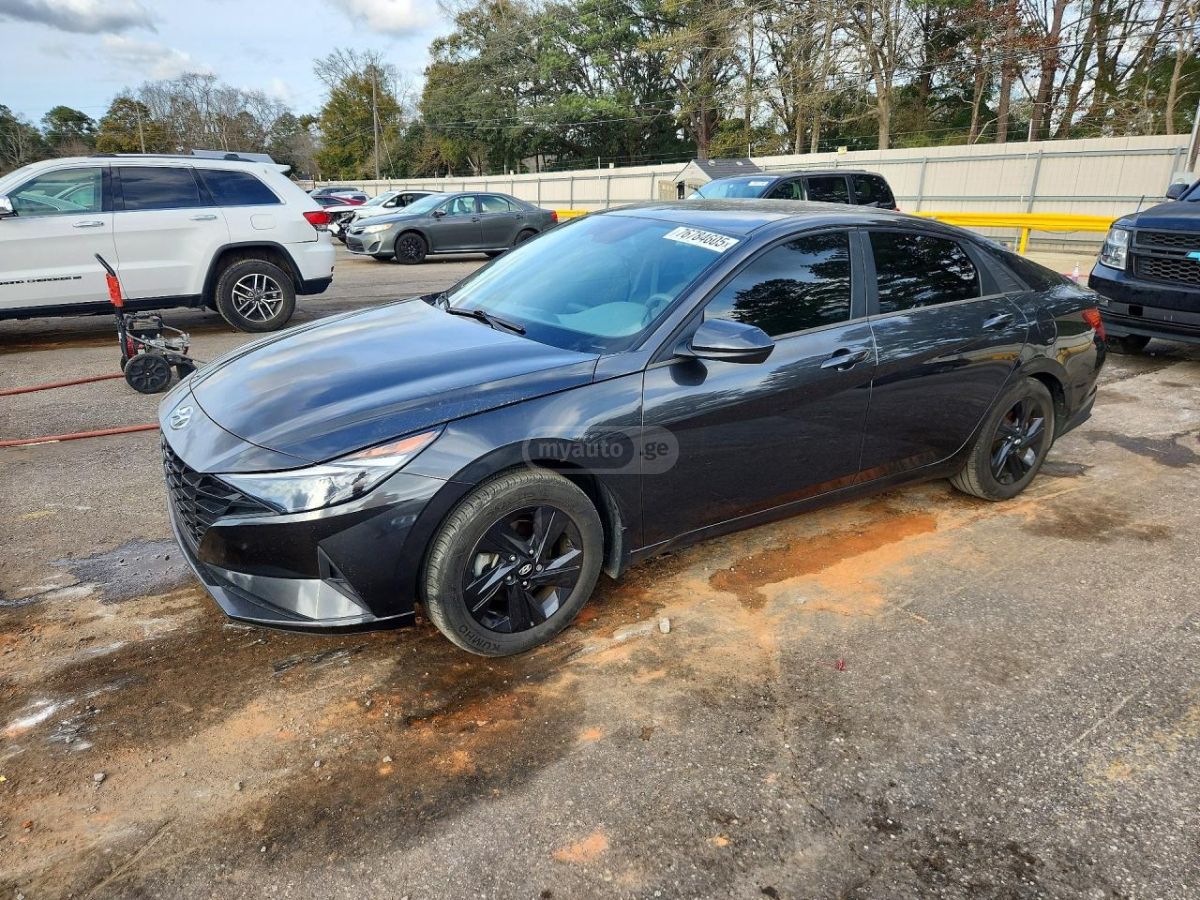 Hyundai Elantra - фото 1