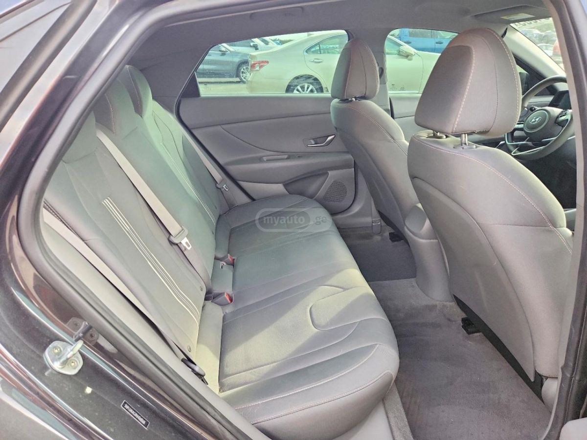 Hyundai Elantra - фото 10