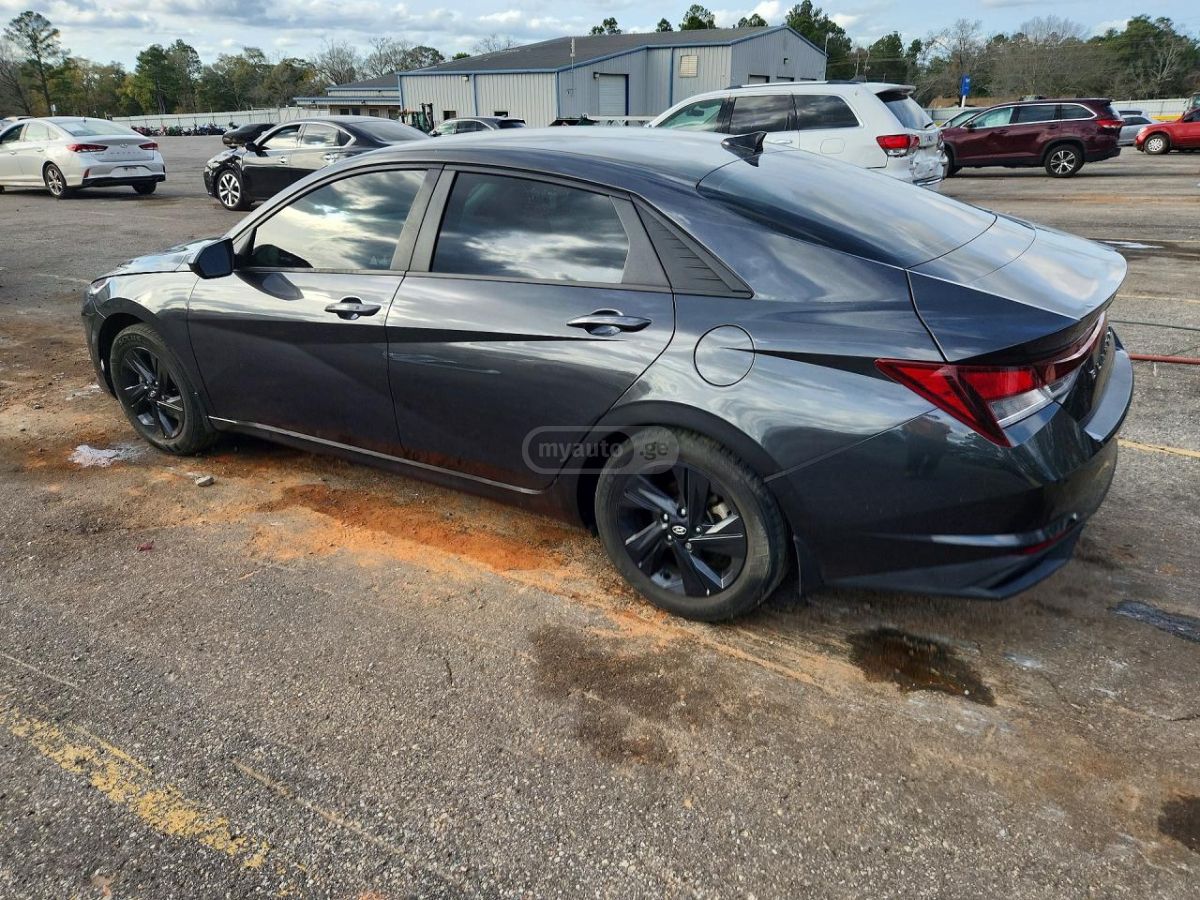 Hyundai Elantra - фото 2