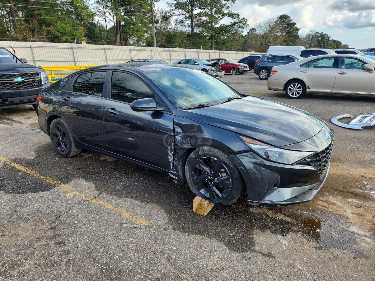 Hyundai Elantra - фото 4