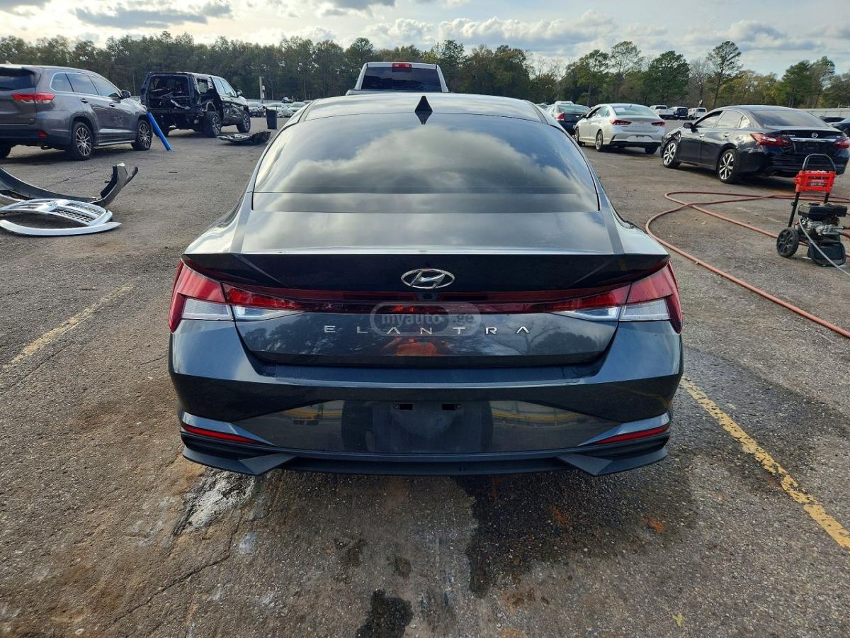 Hyundai Elantra - фото 6