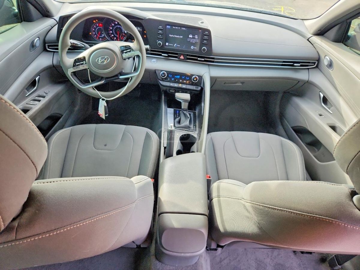 Hyundai Elantra - фото 8