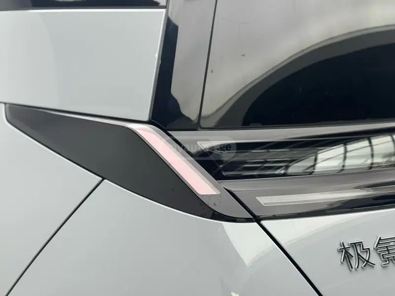 Zeekr X 2023 — миниатюра 10