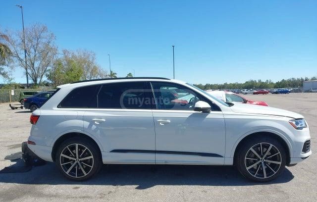 Audi Q7 - фото 11