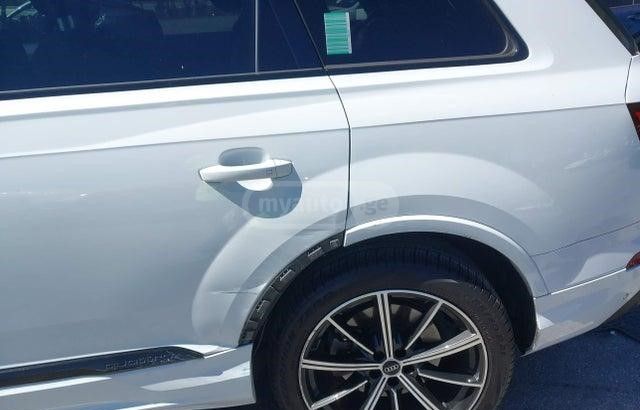 Audi Q7 - фото 6