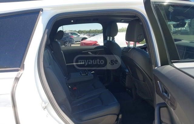 Audi Q7 - фото 8
