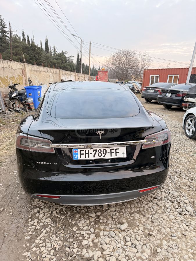 Tesla Model S - фото 10