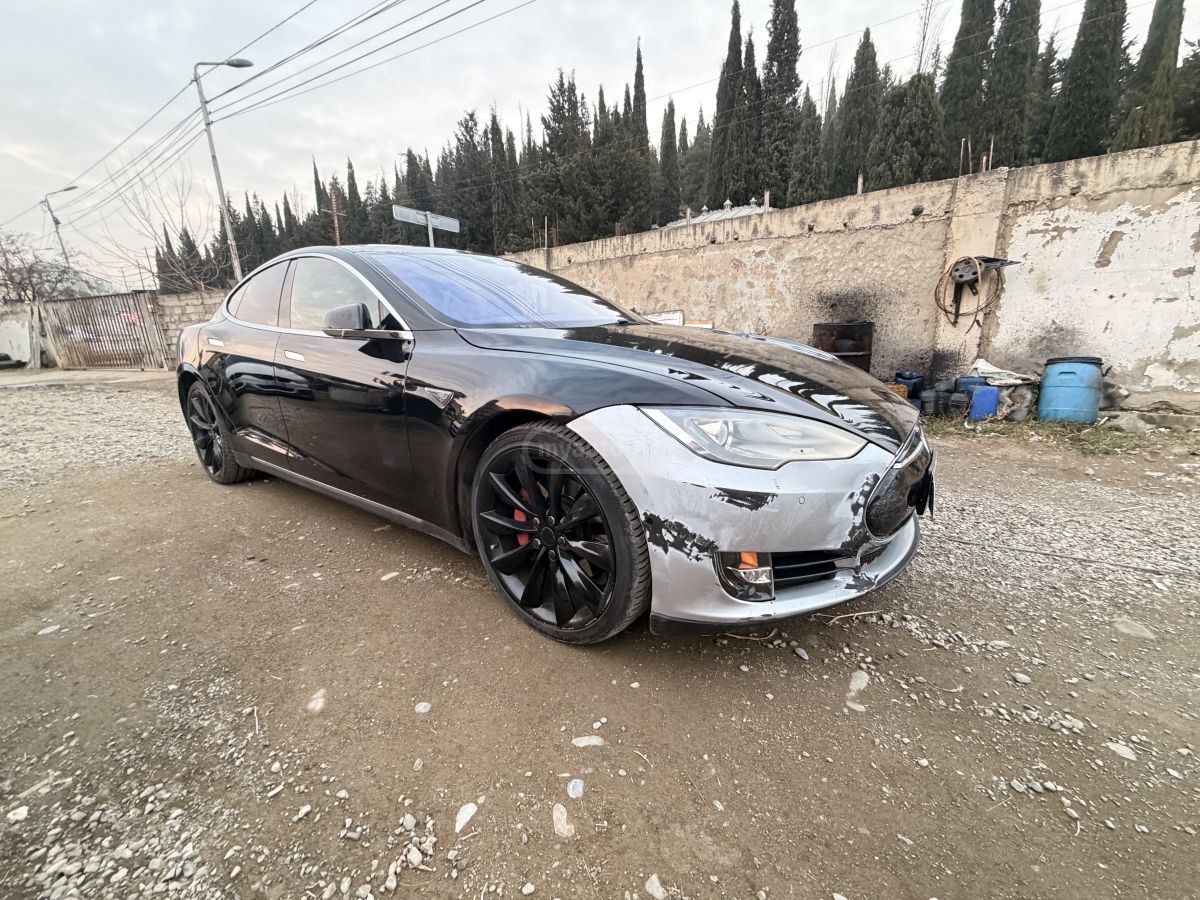 Tesla Model S - фото 4