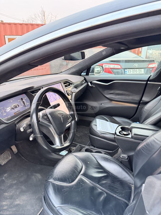 Tesla Model S - фото 7