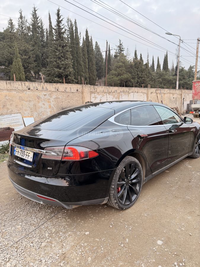 Tesla Model S - фото 9