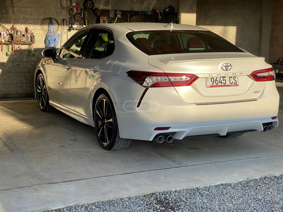 Toyota Camry - фото 3