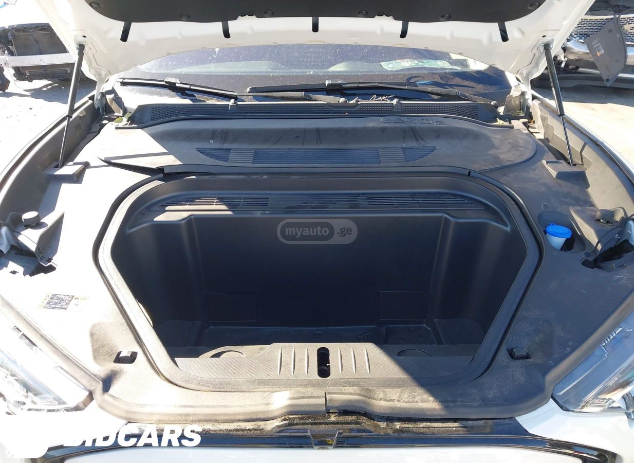 Ford Mustang Mach-E - фото 12