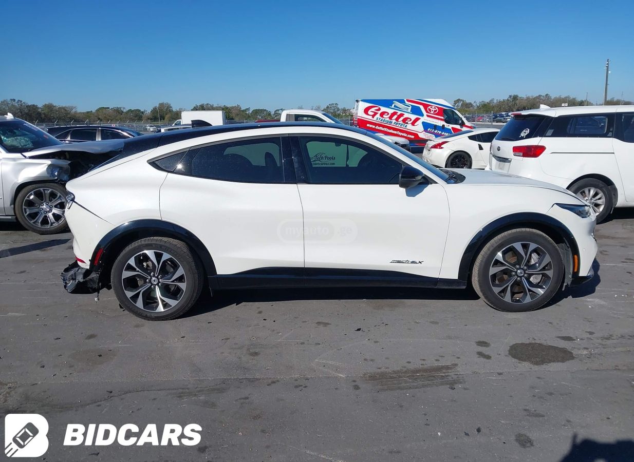 Ford Mustang Mach-E - фото 2